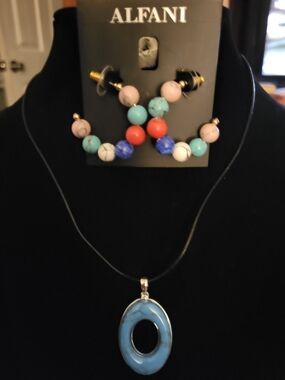 ALM Soho Turquoise Oval Pendant Necklace with Alfani Multicolor Bead Earrings